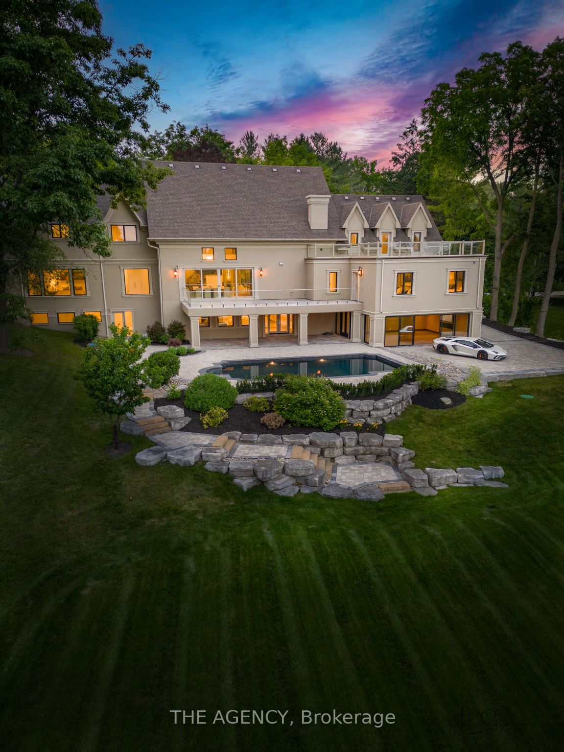 141 Kingscross Dr
