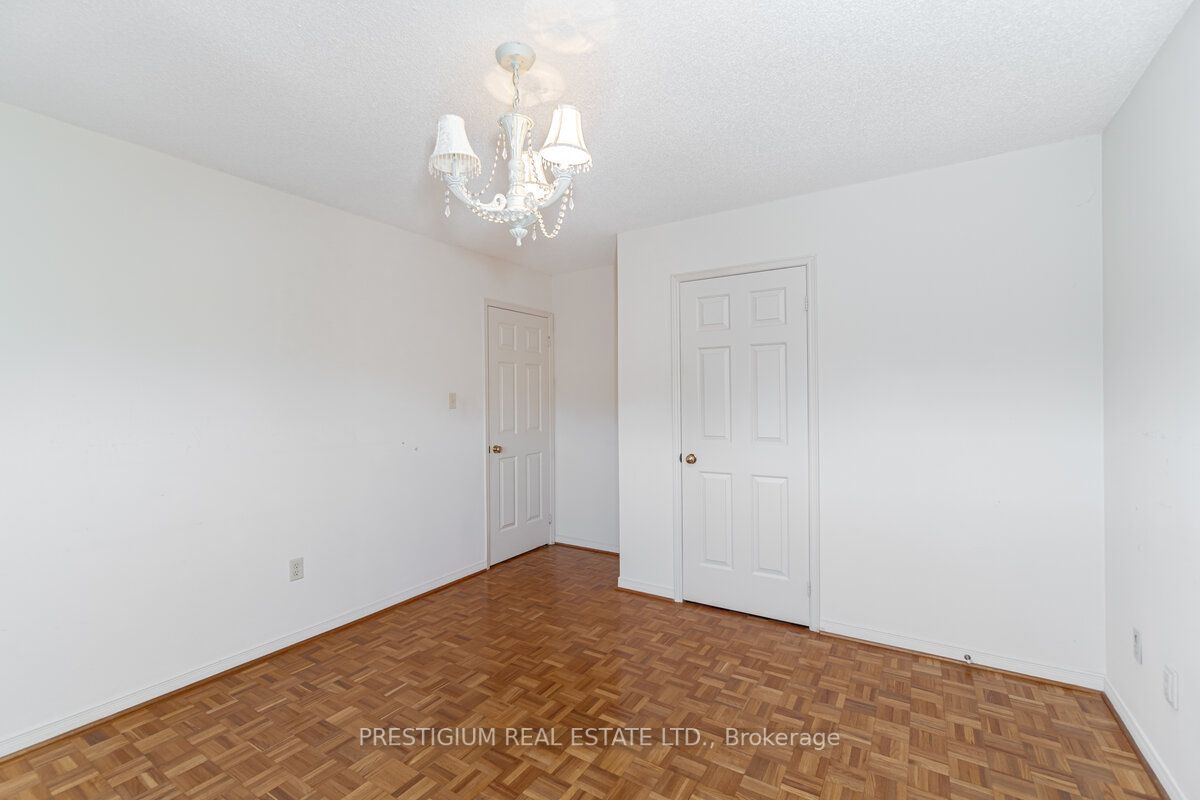 228 Greenock Dr