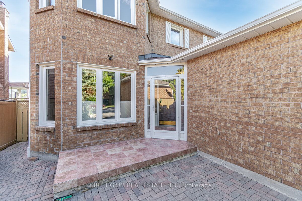 228 Greenock Dr