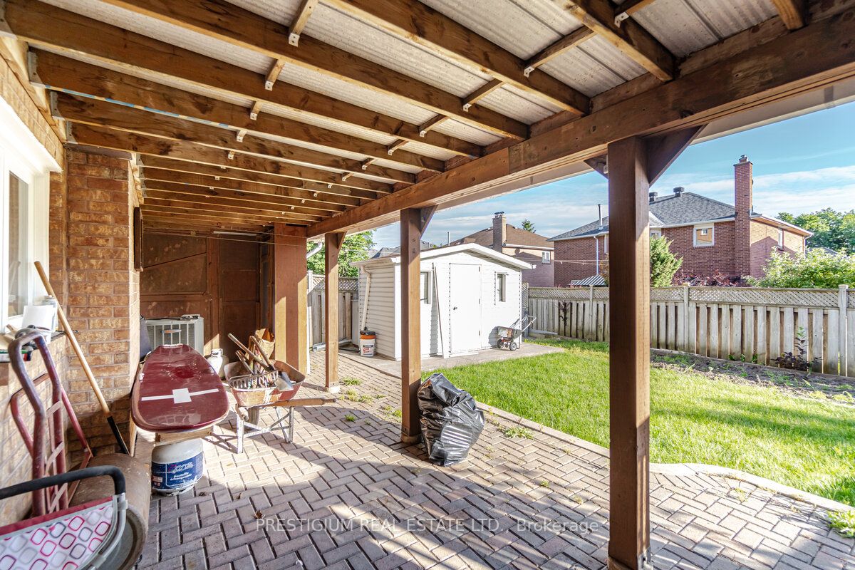 228 Greenock Dr