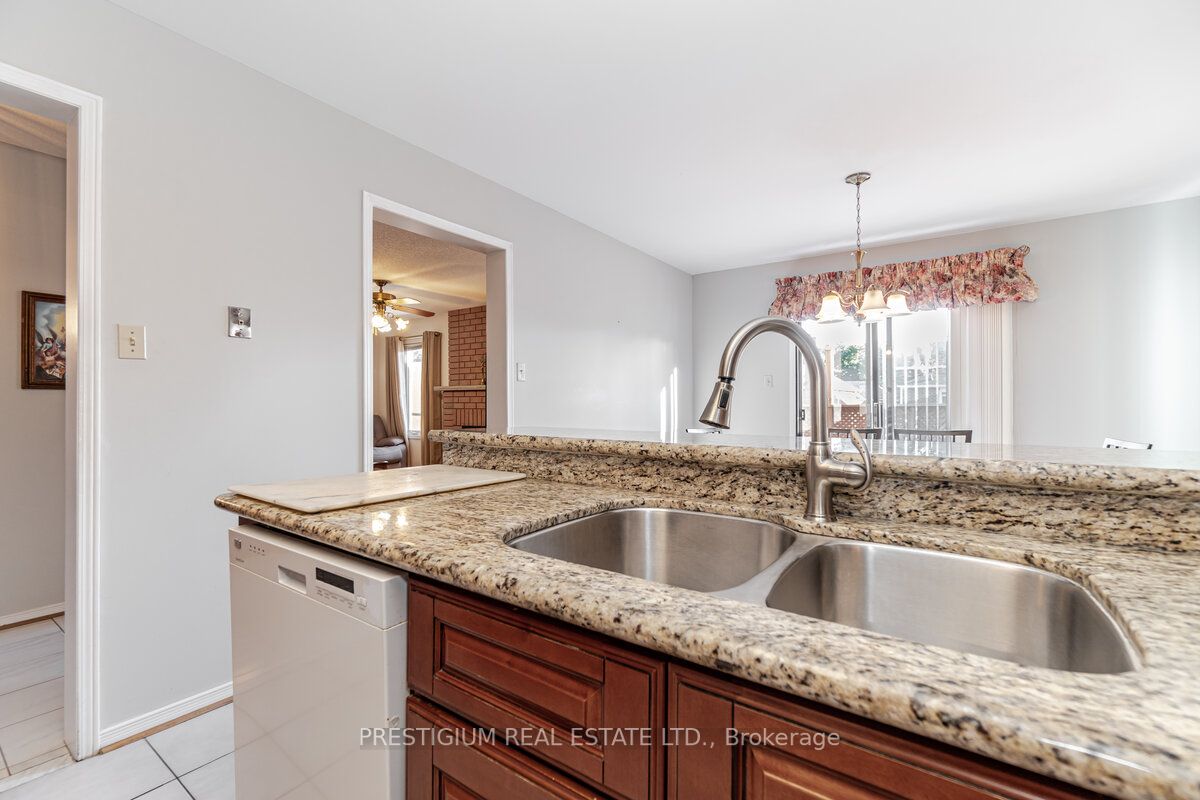 228 Greenock Dr