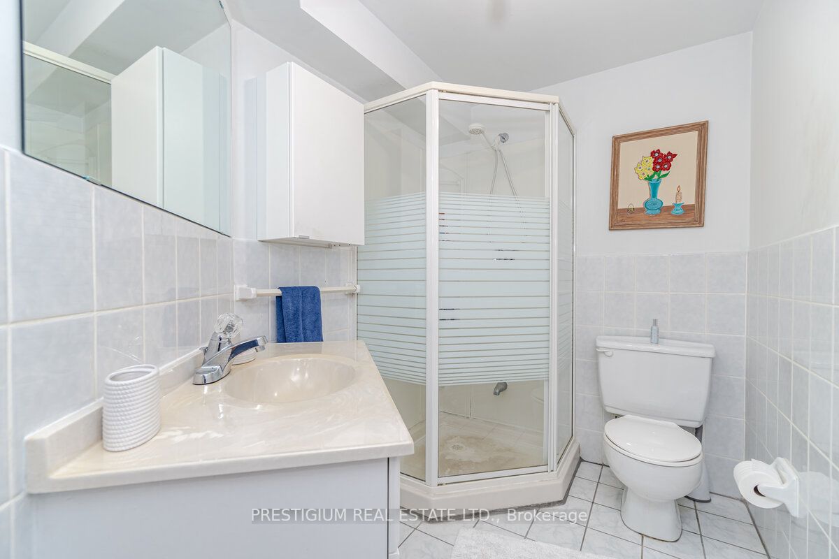 228 Greenock Dr
