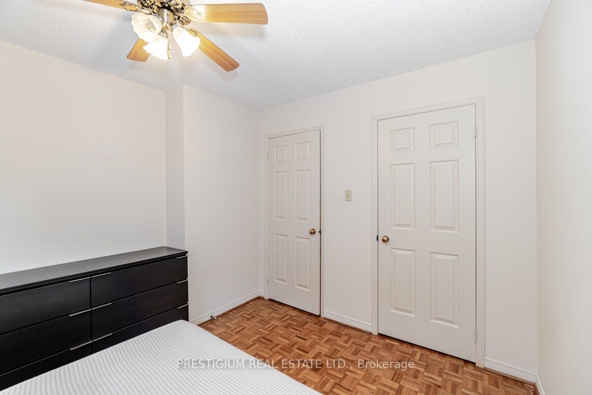 228 Greenock Dr