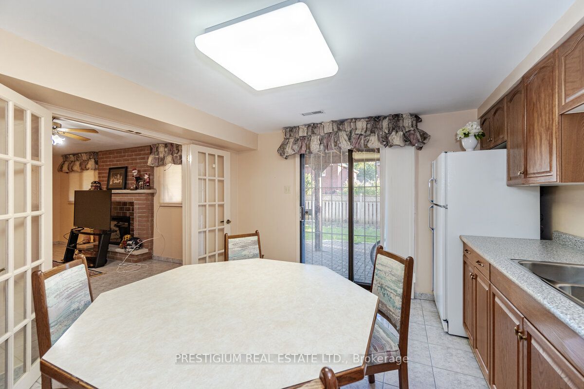 228 Greenock Dr