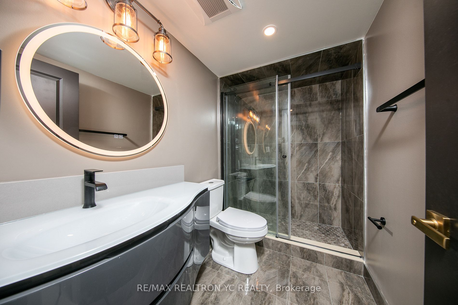 8111 Yonge St, #1712