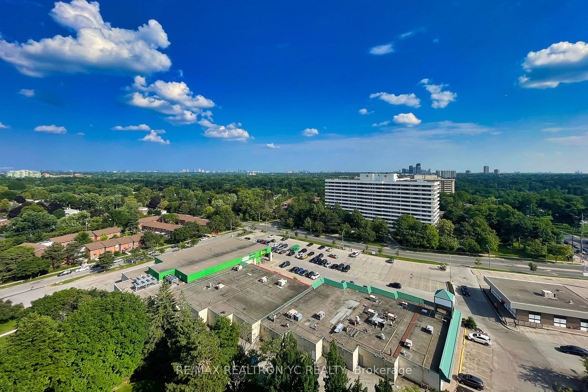 8111 Yonge St, #1712