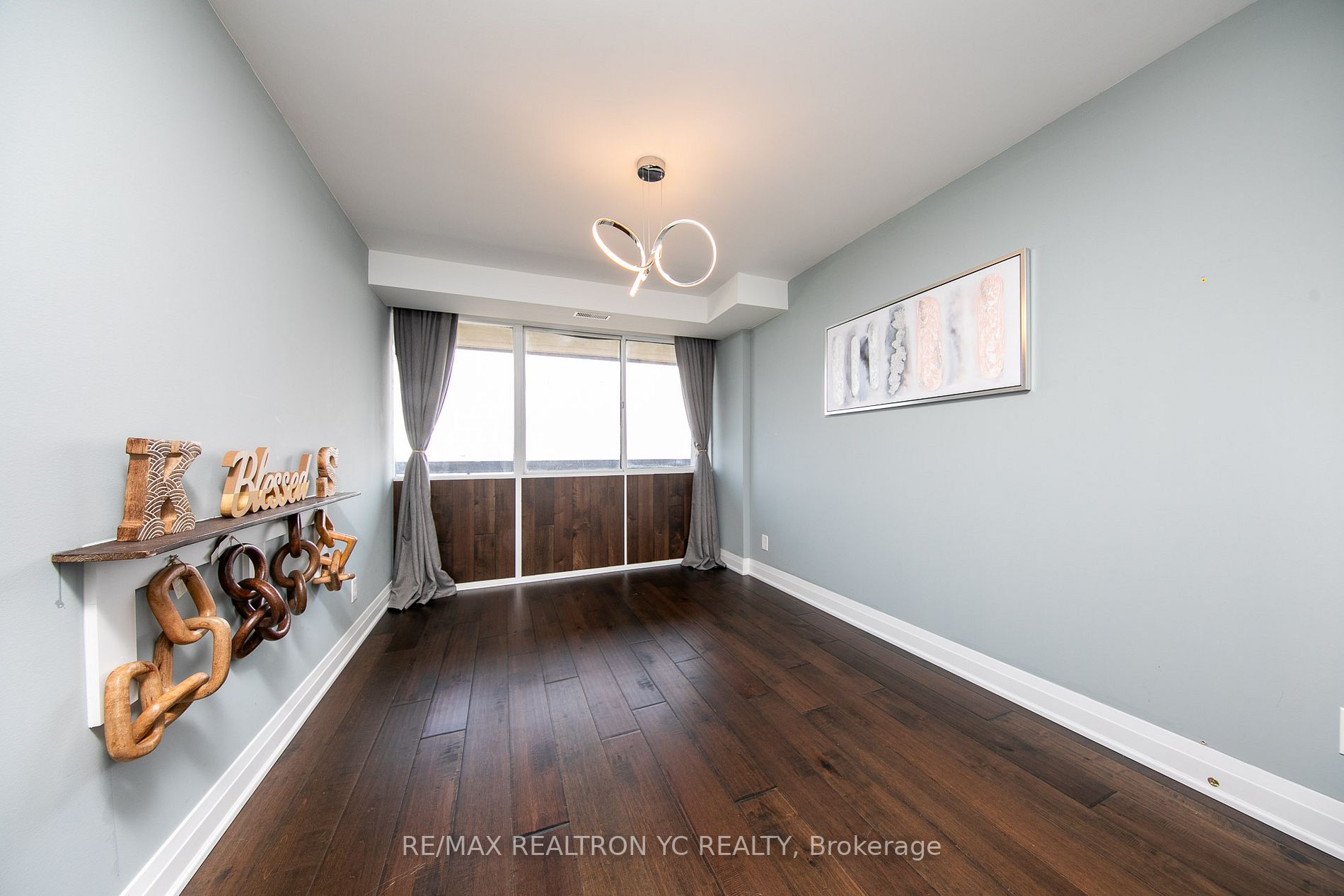 8111 Yonge St, #1712