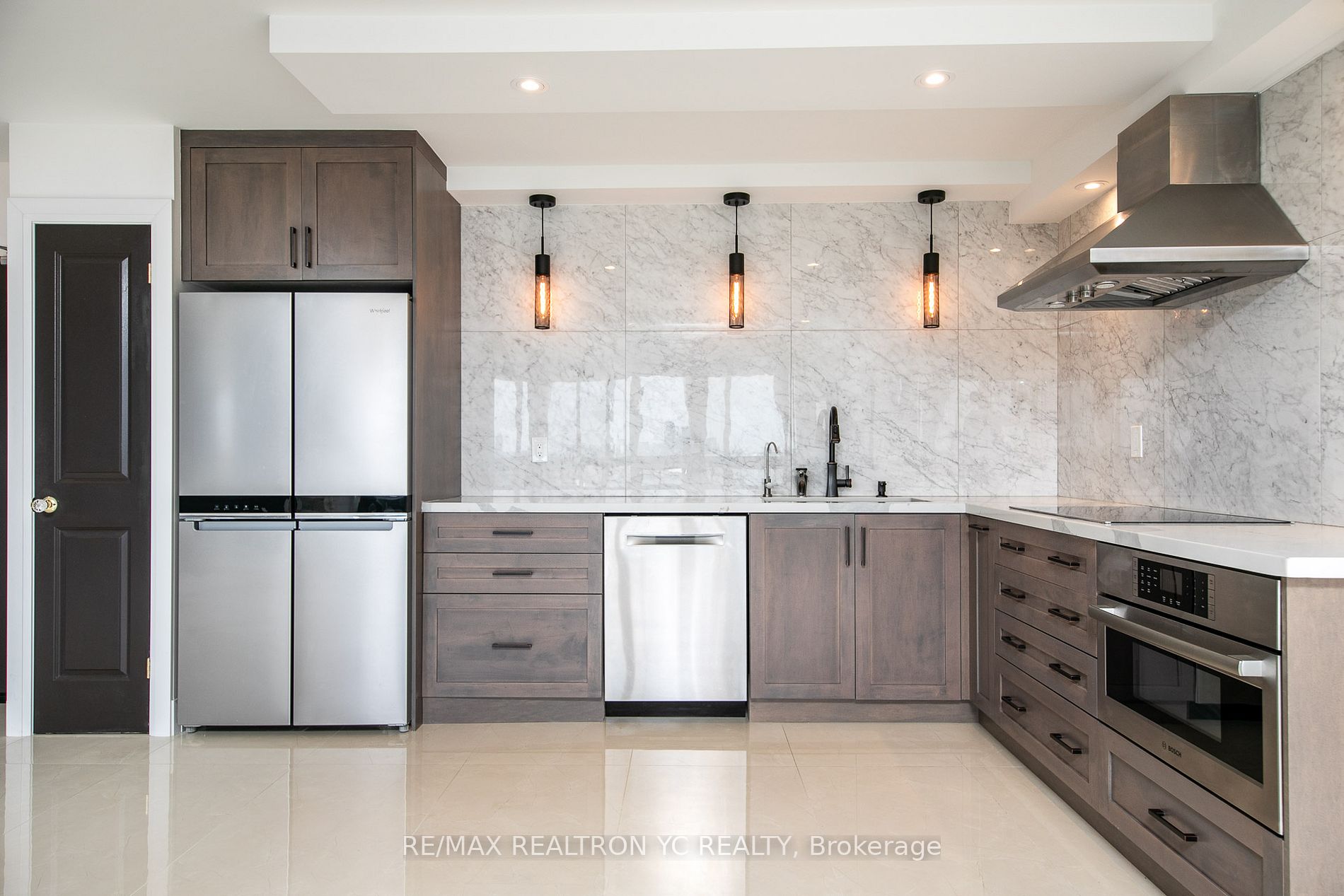 8111 Yonge St, #1712