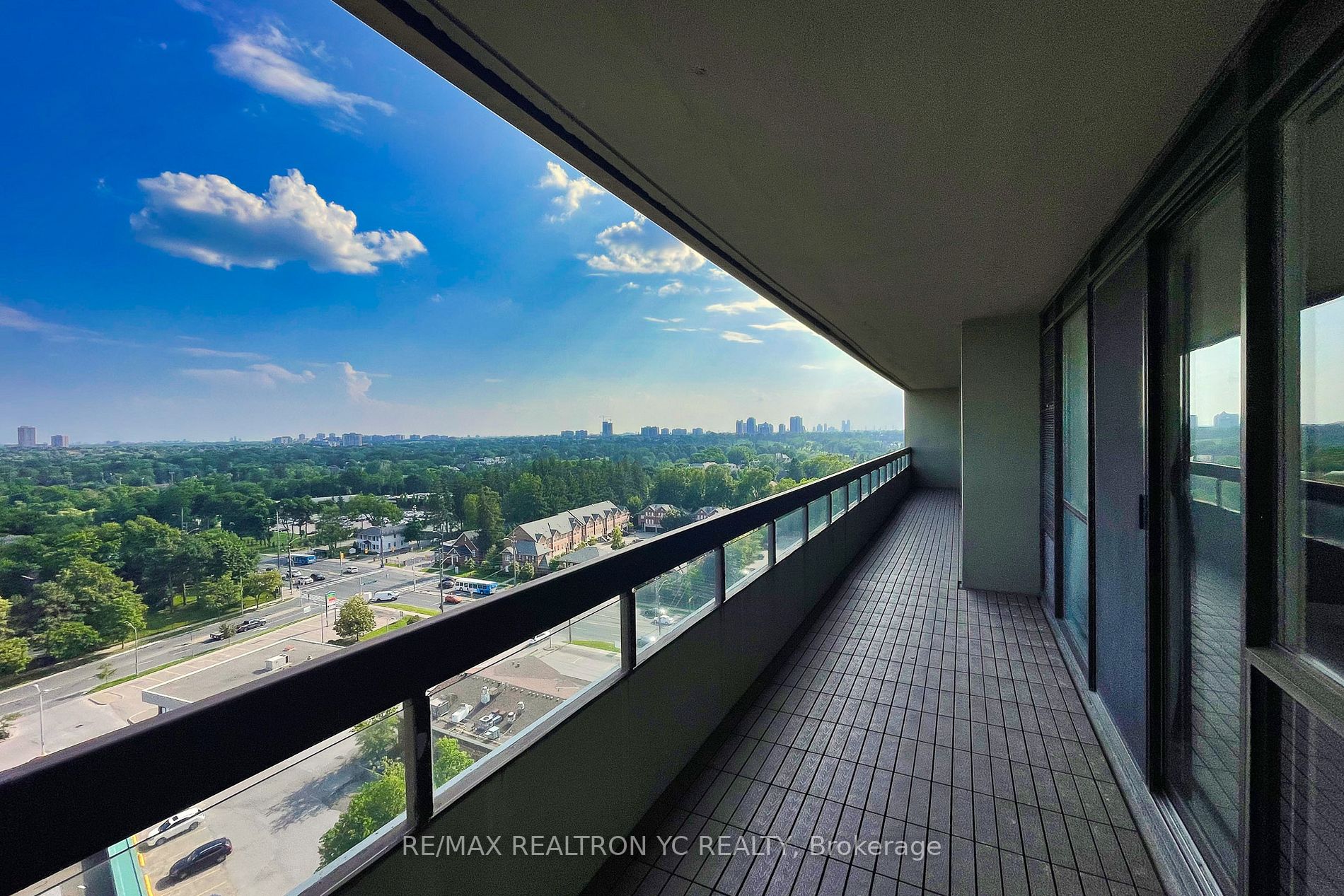 8111 Yonge St, #1712