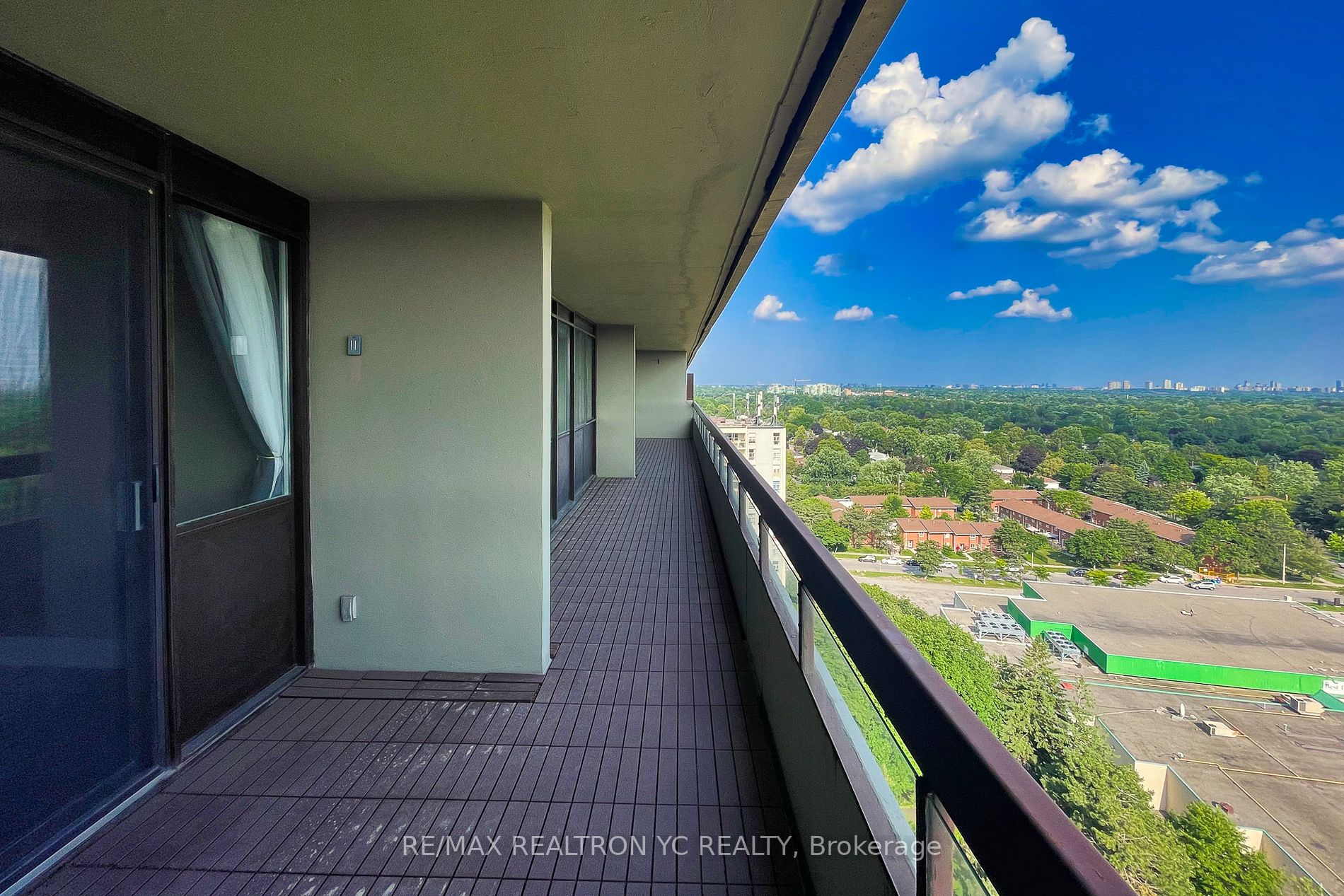 8111 Yonge St, #1712