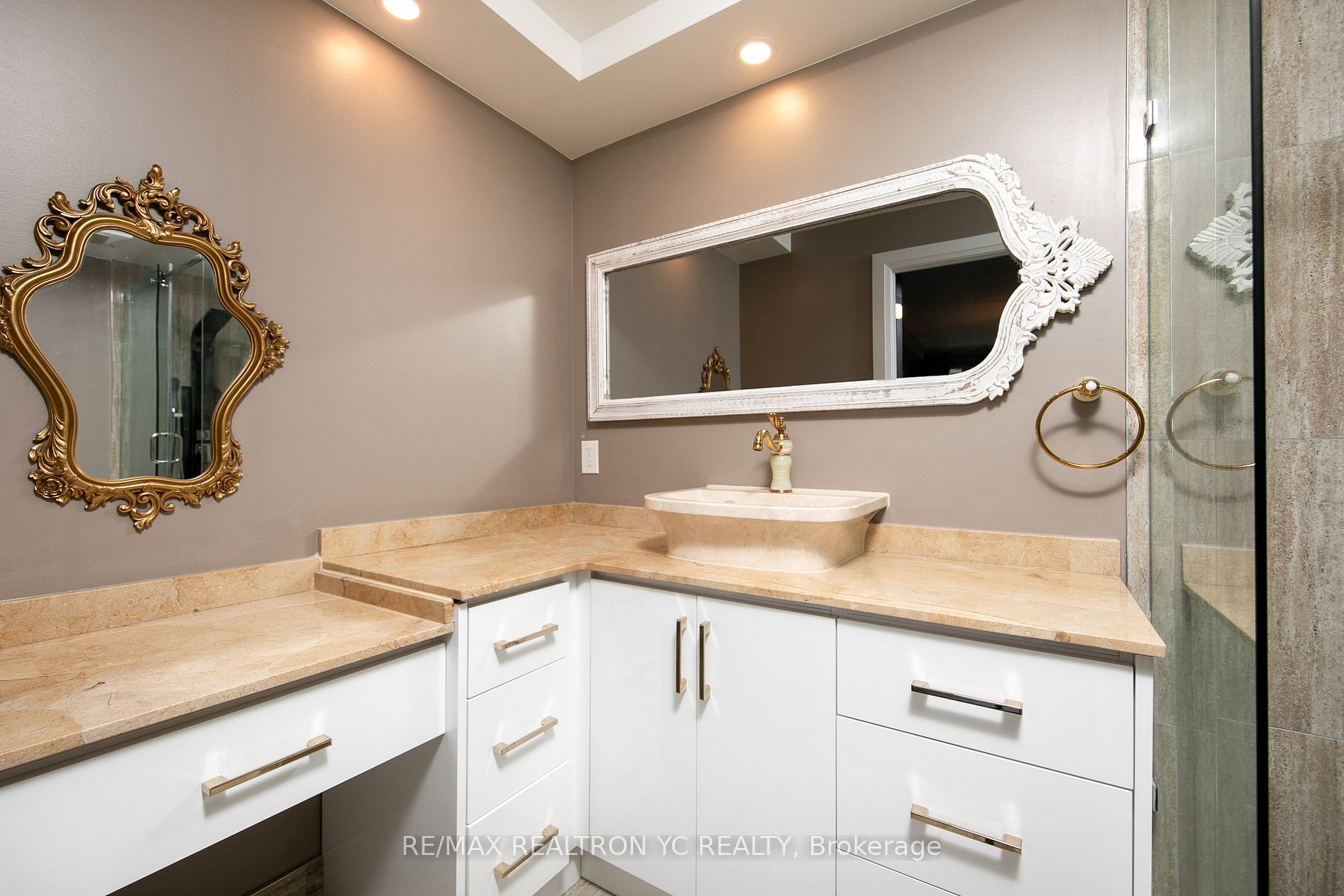 8111 Yonge St, #1712