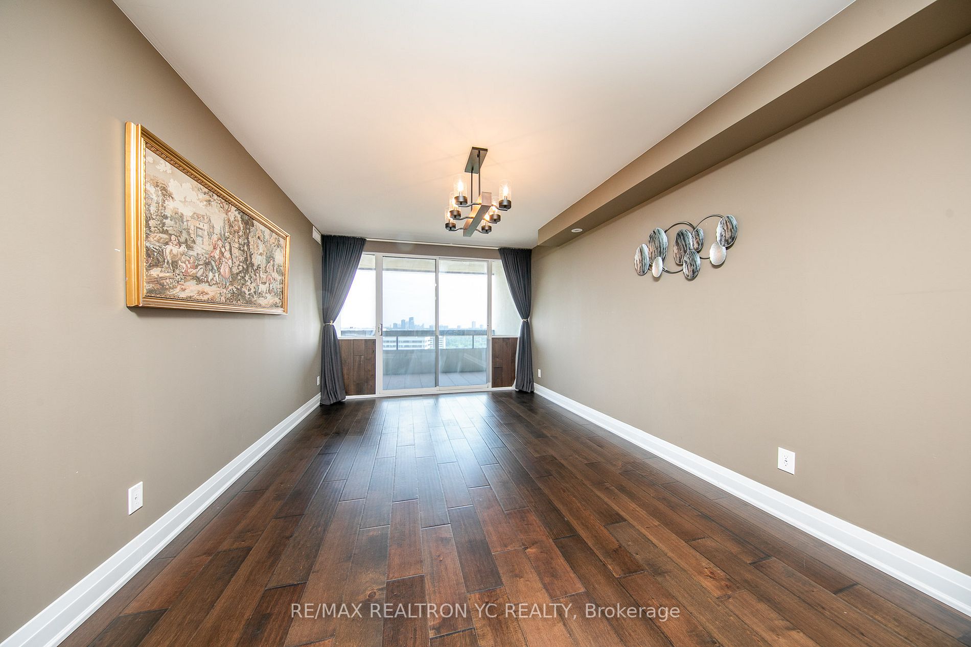 8111 Yonge St, #1712
