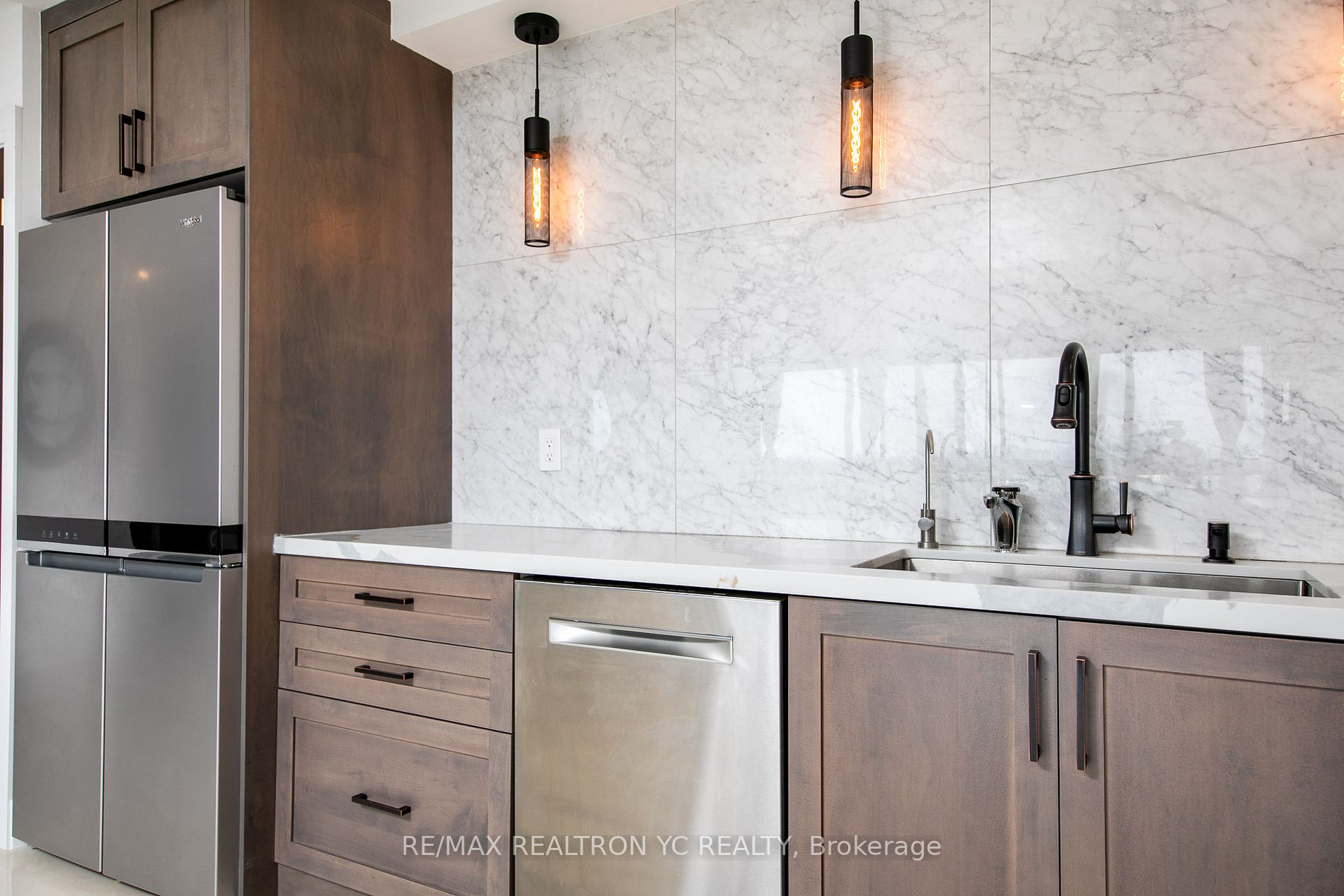 8111 Yonge St, #1712