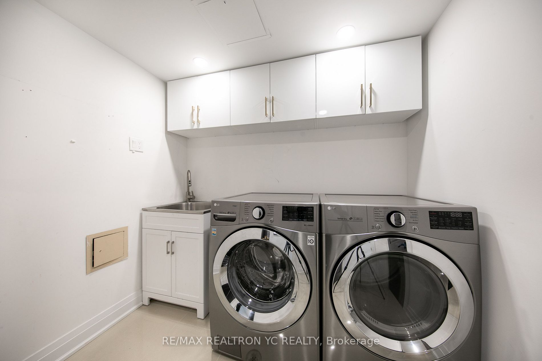 8111 Yonge St, #1712
