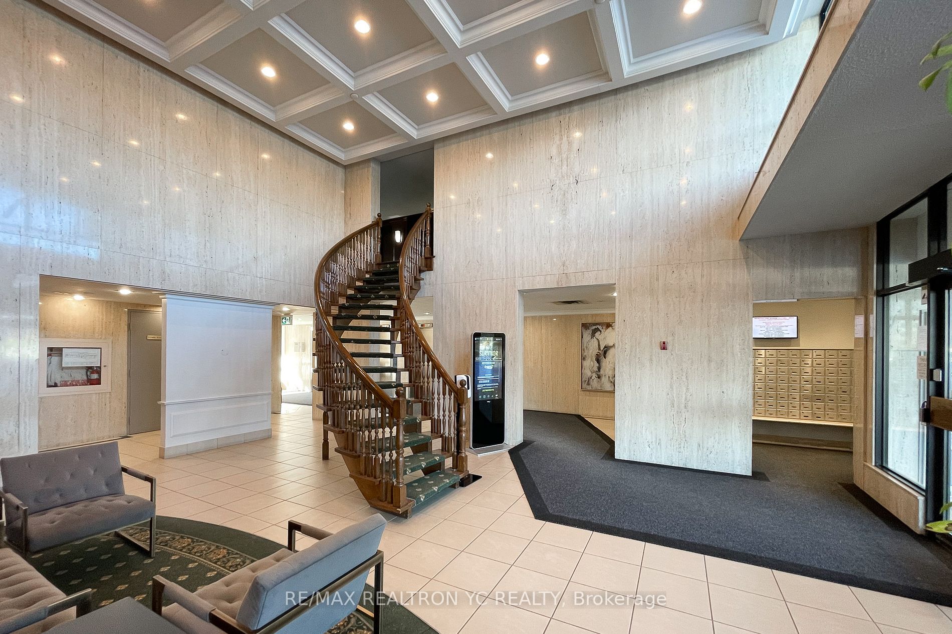 8111 Yonge St, #1712