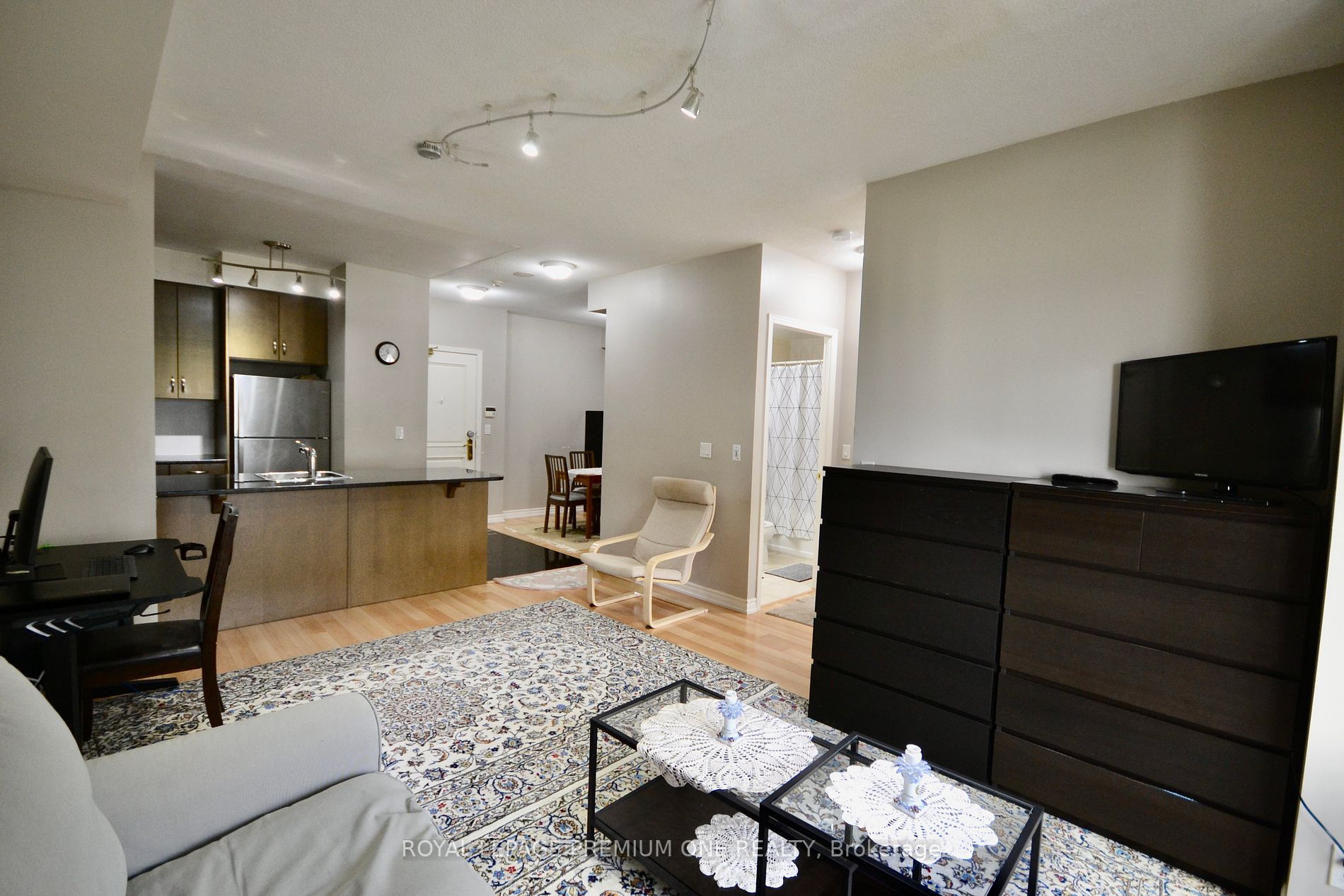 9225 jane Street, #806