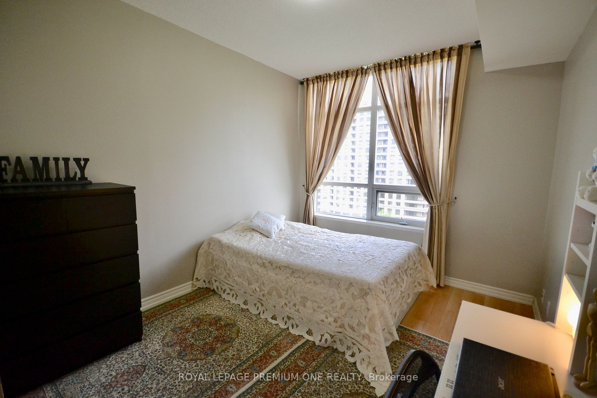 9225 jane Street, #806