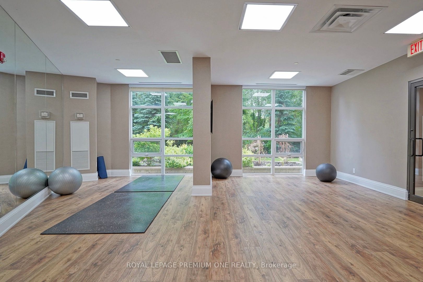 9225 jane Street, #806