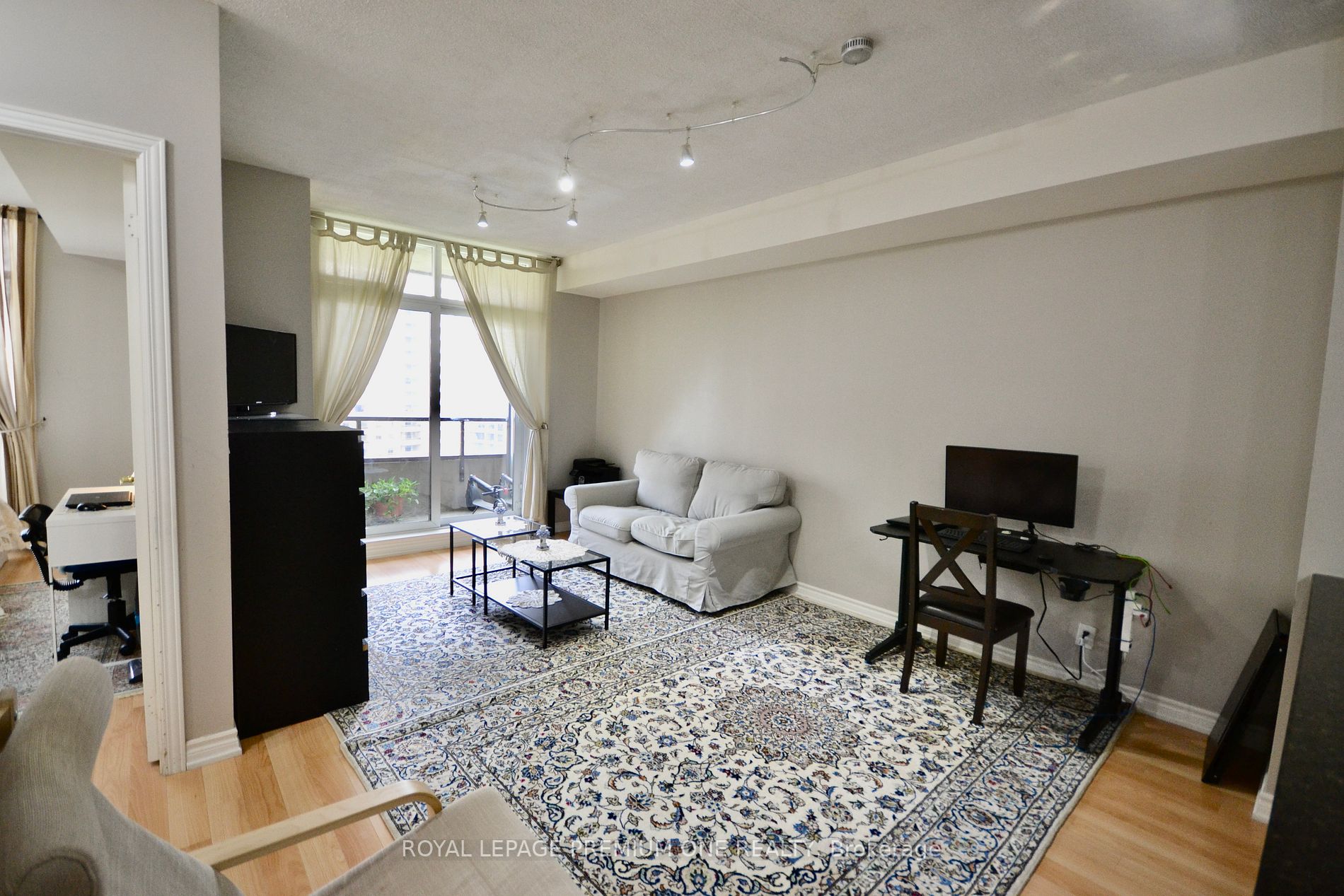 9225 jane Street, #806