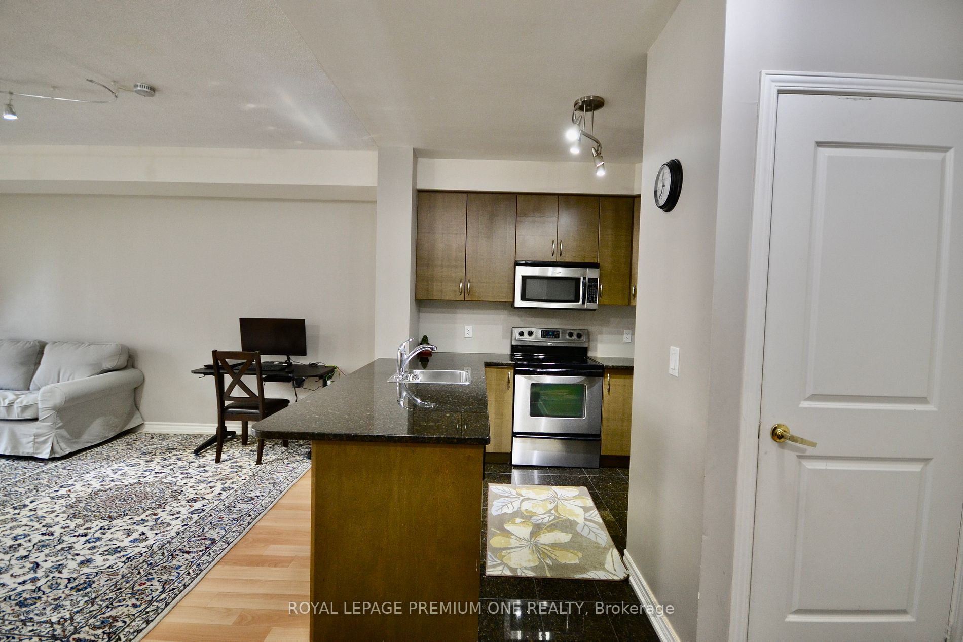 9225 jane Street, #806