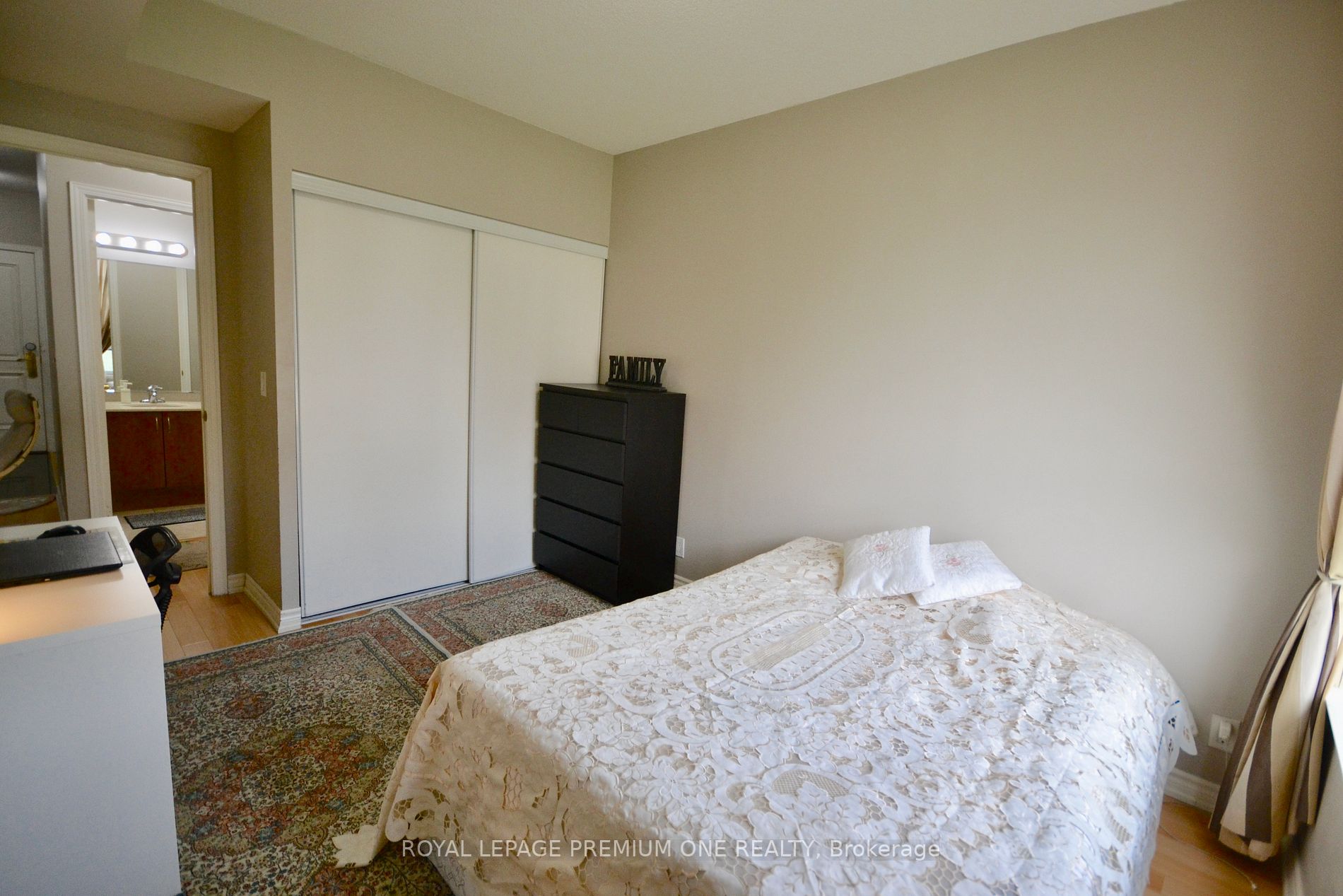9225 jane Street, #806