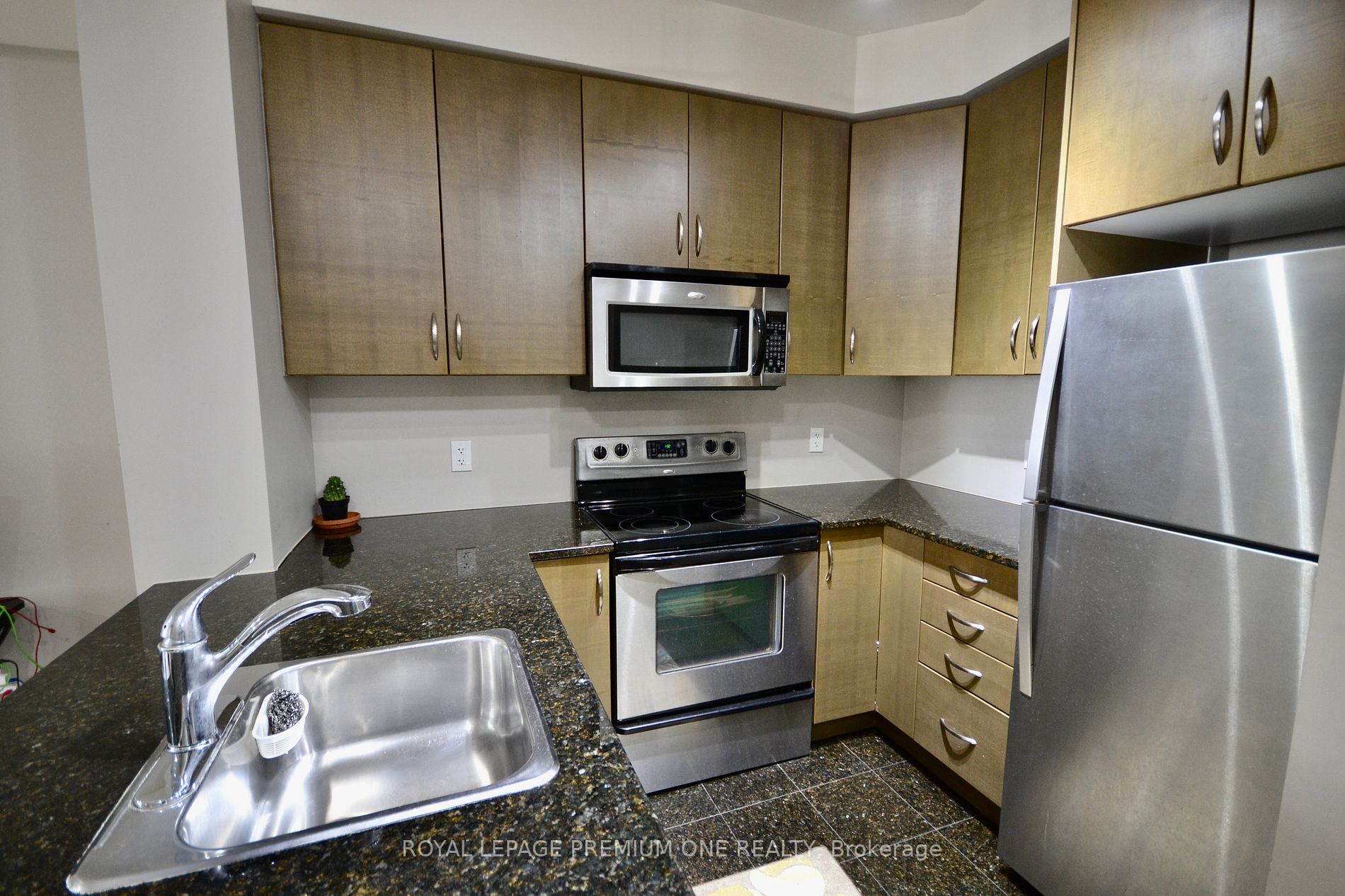 9225 jane Street, #806