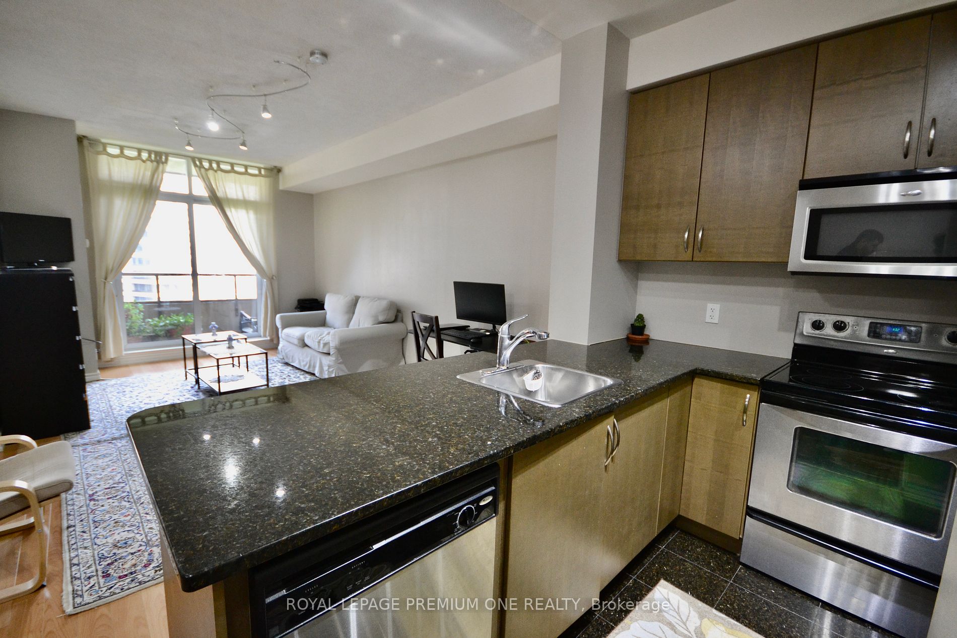 9225 jane Street, #806