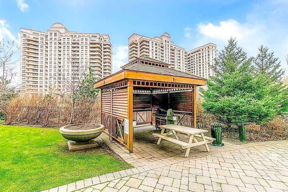 9225 jane Street, #806