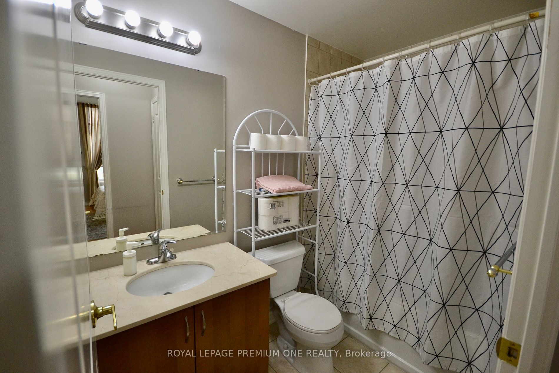 9225 jane Street, #806