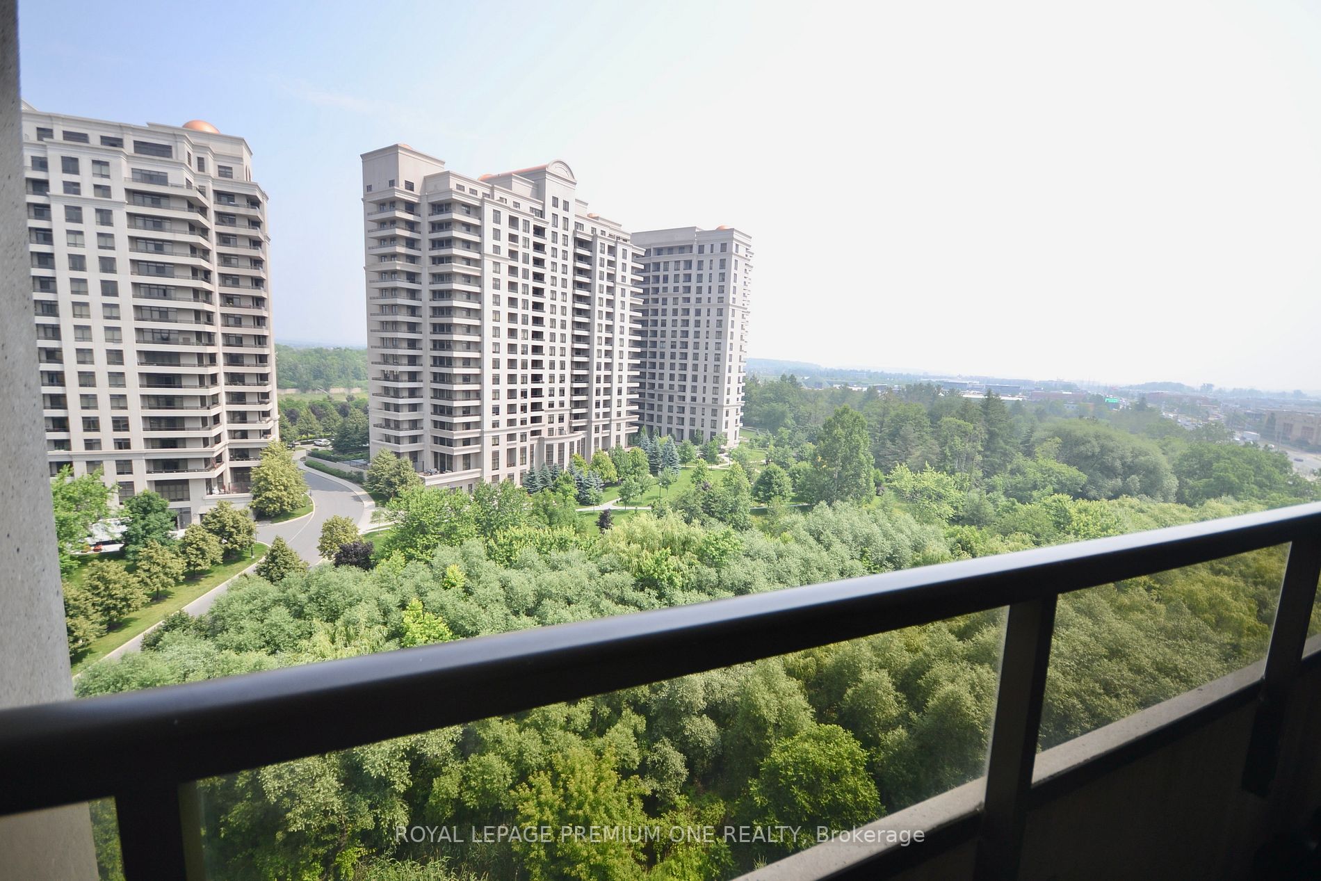 9225 jane Street, #806