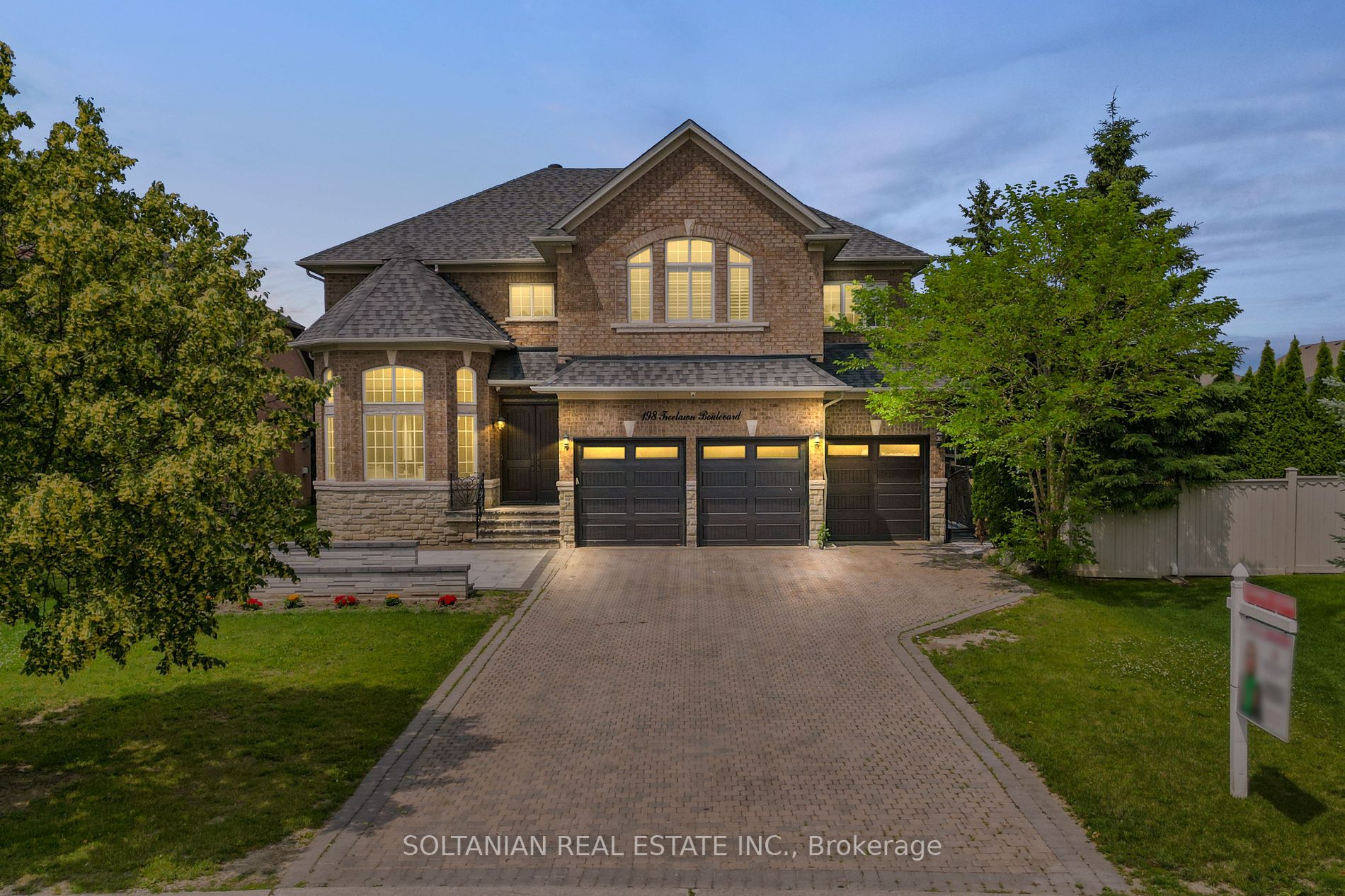 198 Treelawn Blvd
