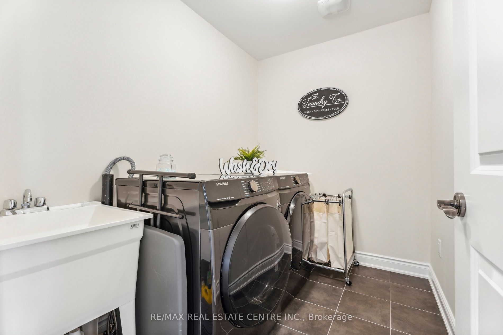 53 Janes Cres