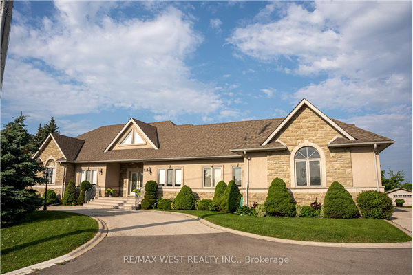 95 Simmons St, Vaughan