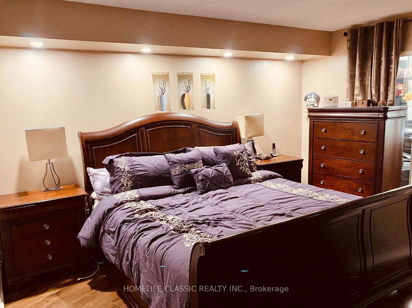 20 Harding Blvd W, #209