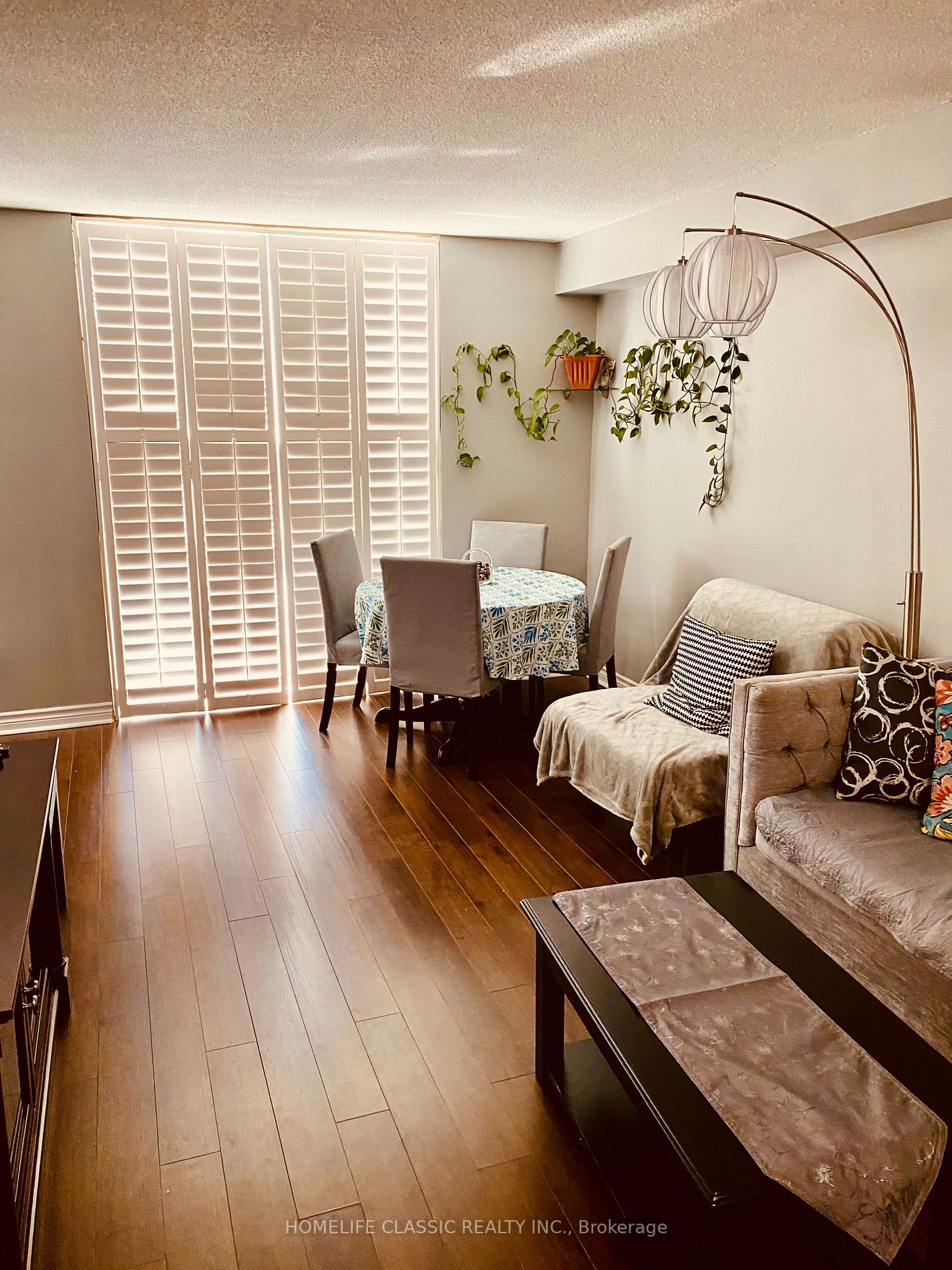 20 Harding Blvd W, #209