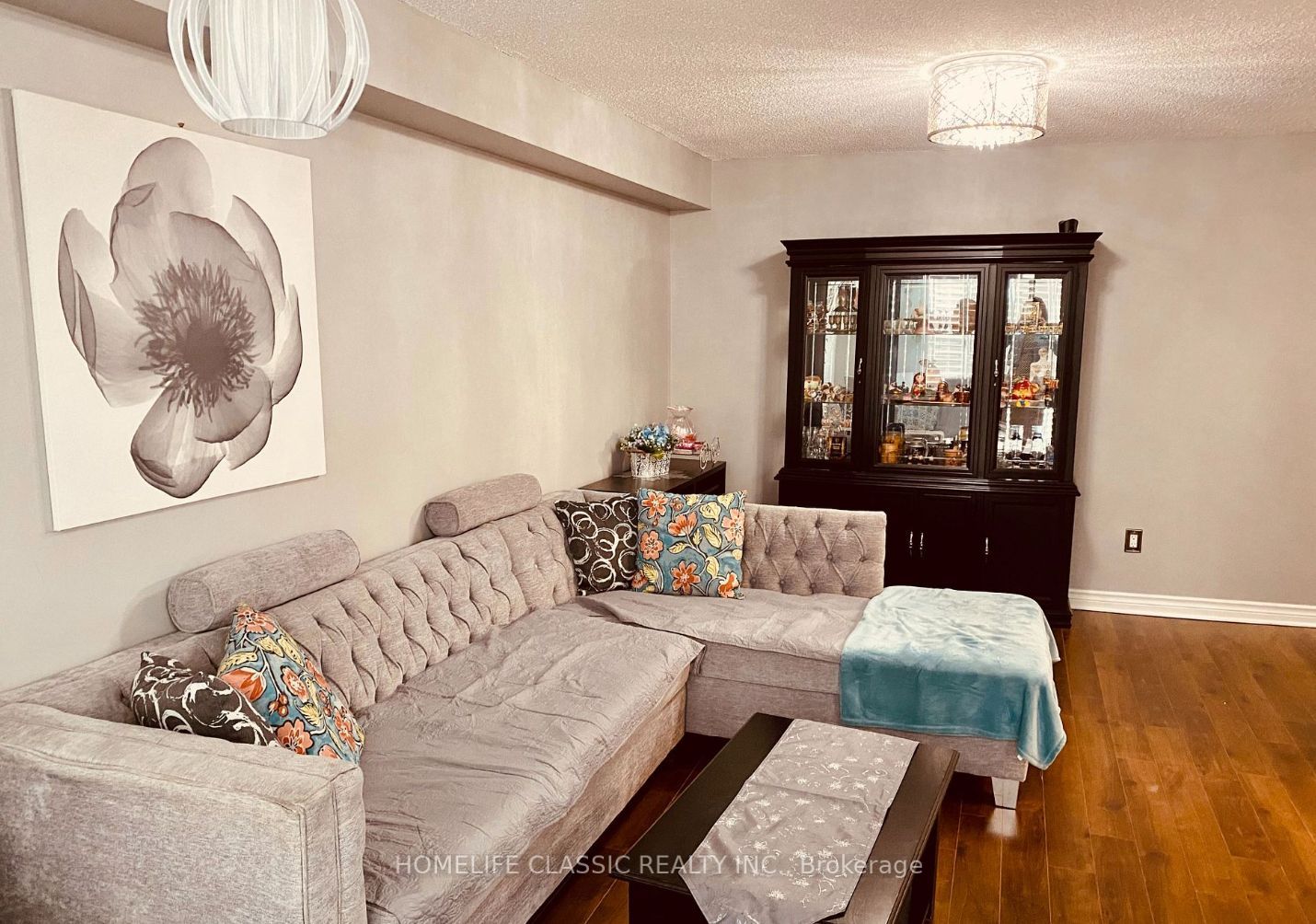 20 Harding Blvd W, #209
