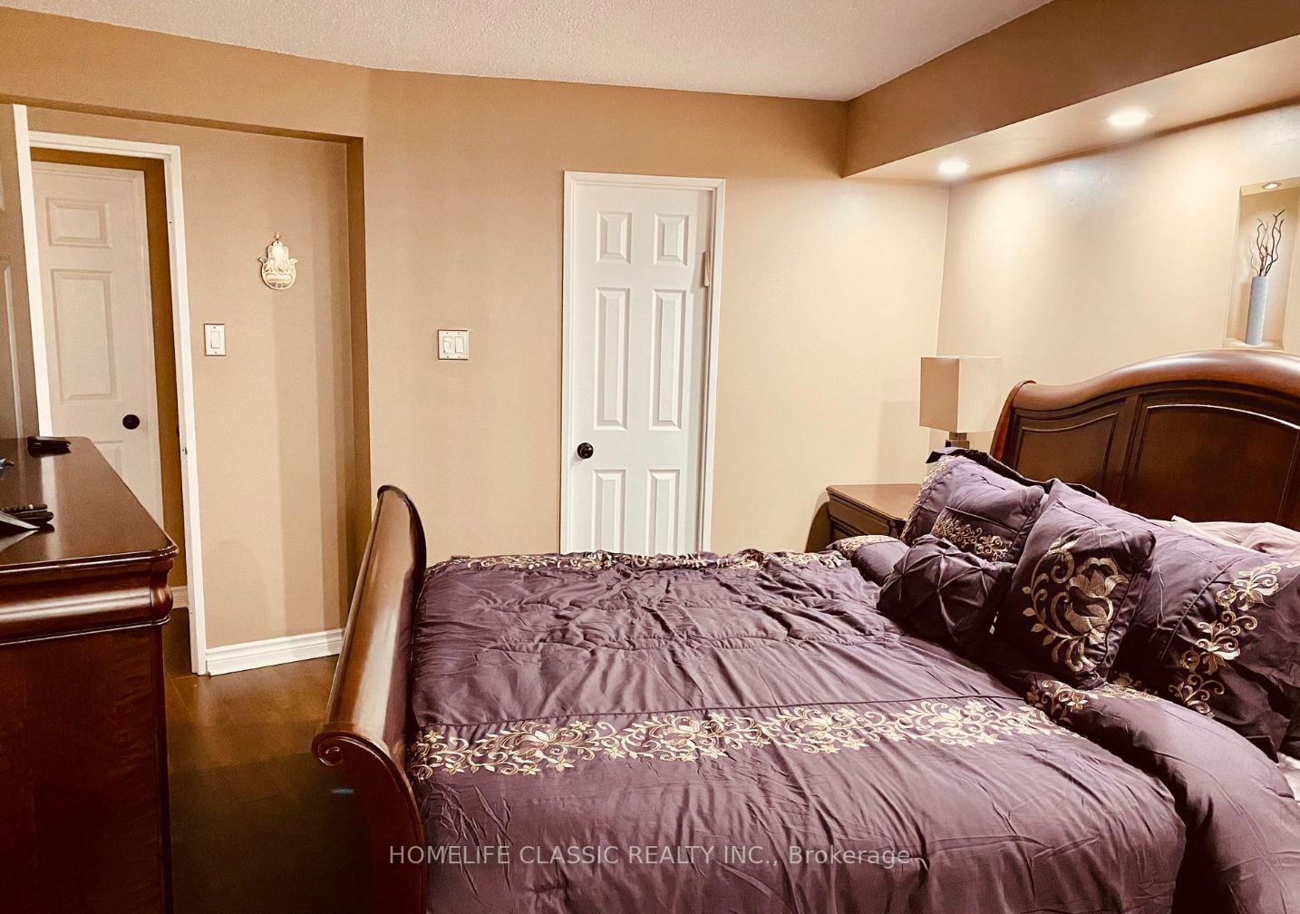 20 Harding Blvd W, #209
