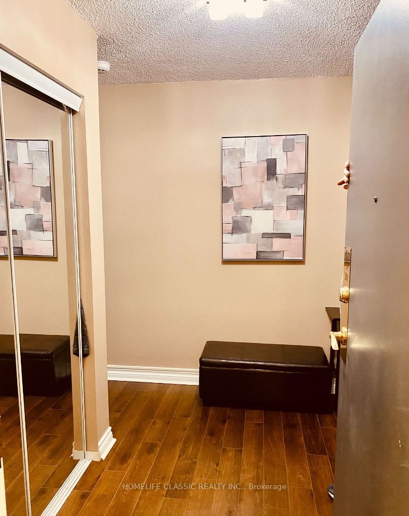 20 Harding Blvd W, #209