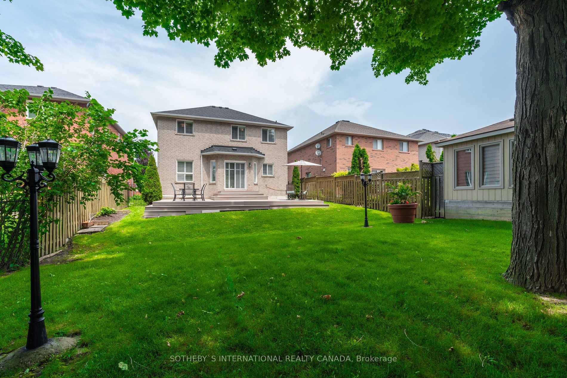 49 Pine Hollow Crescent