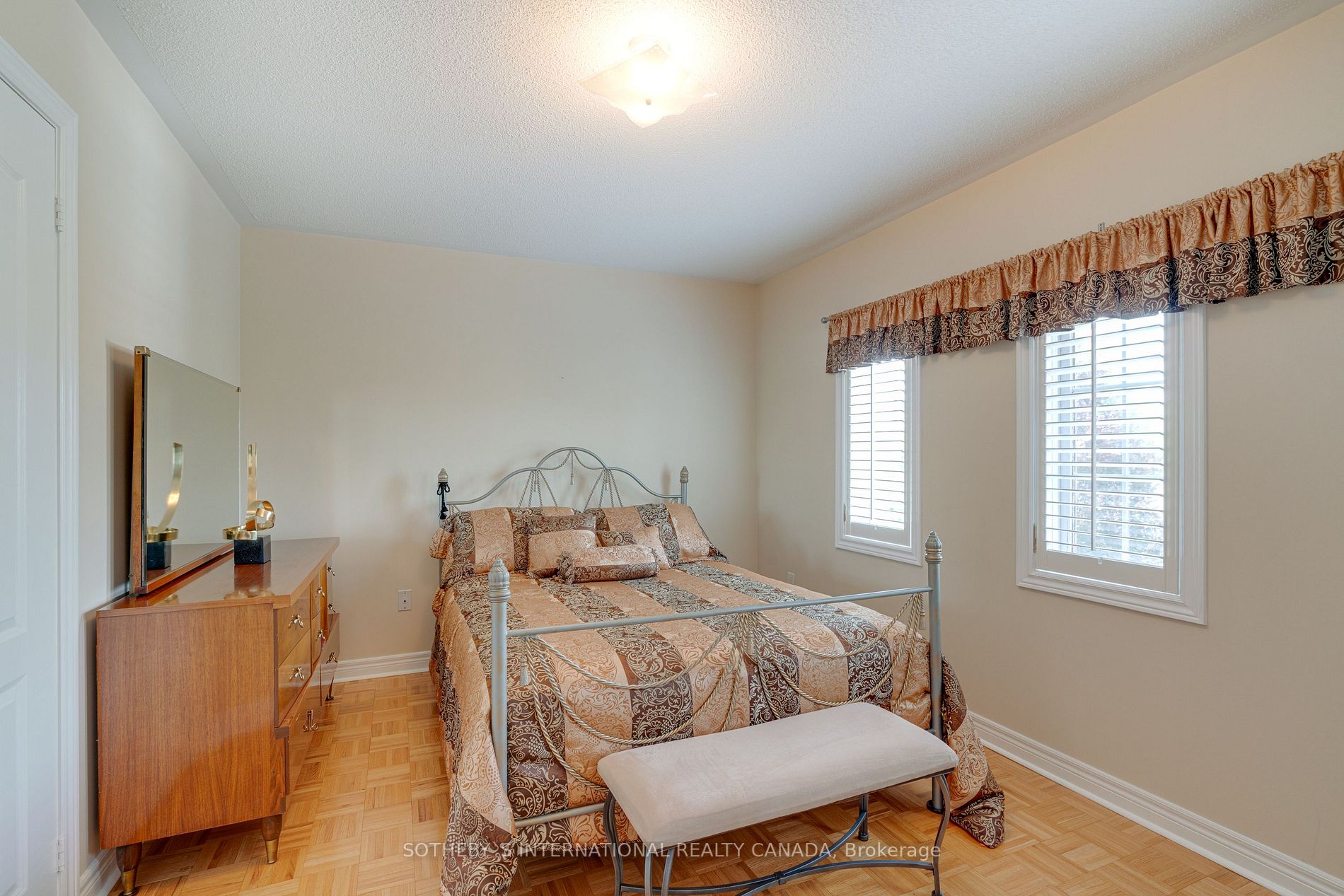 49 Pine Hollow Crescent