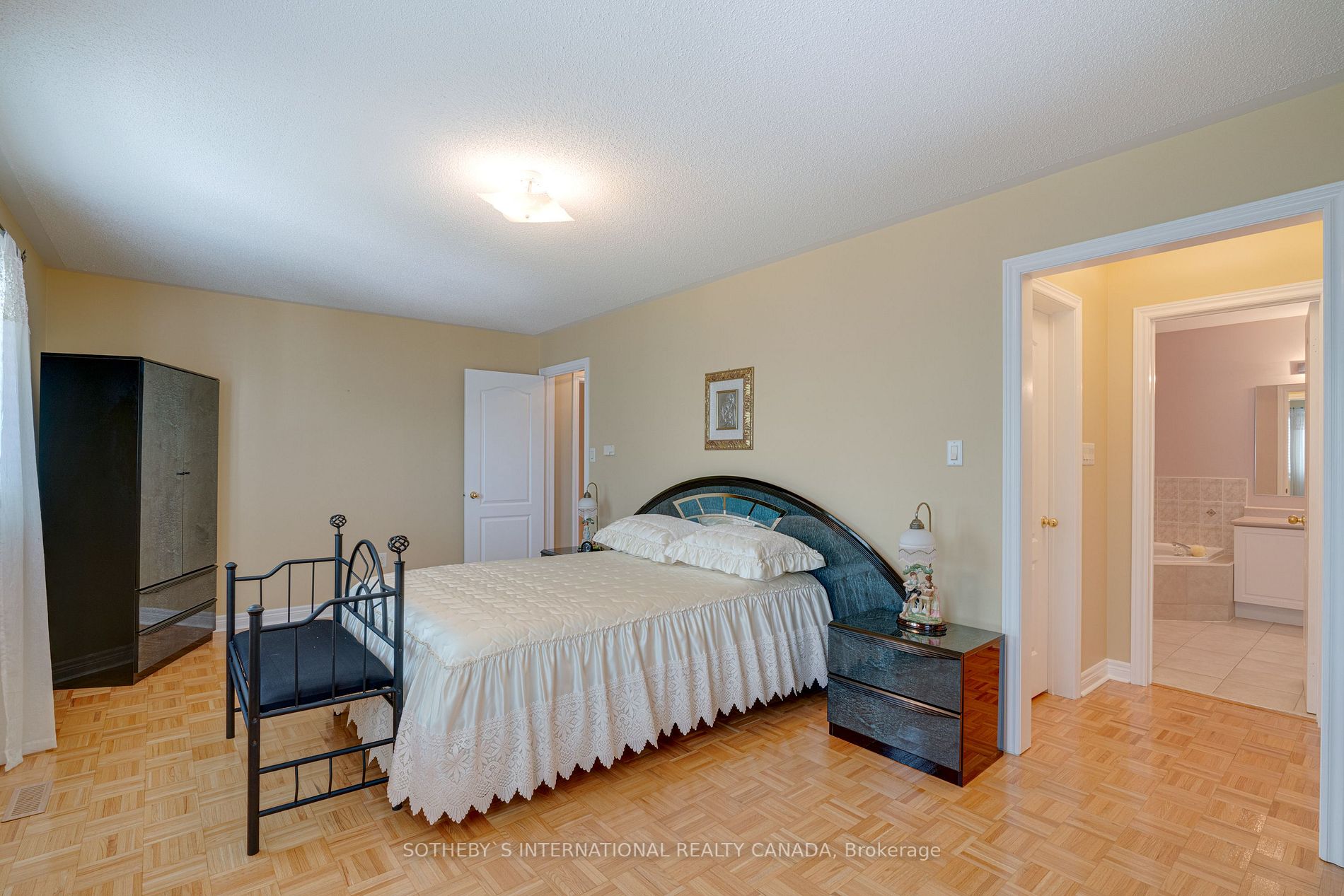 49 Pine Hollow Crescent