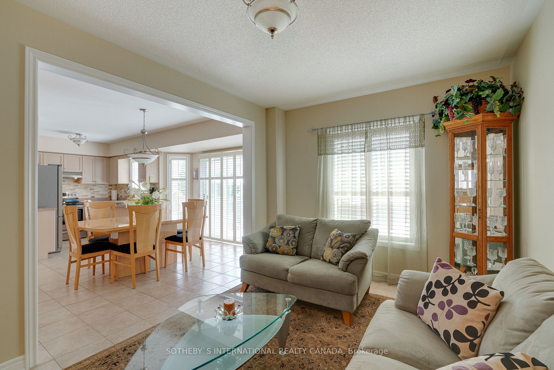 49 Pine Hollow Crescent