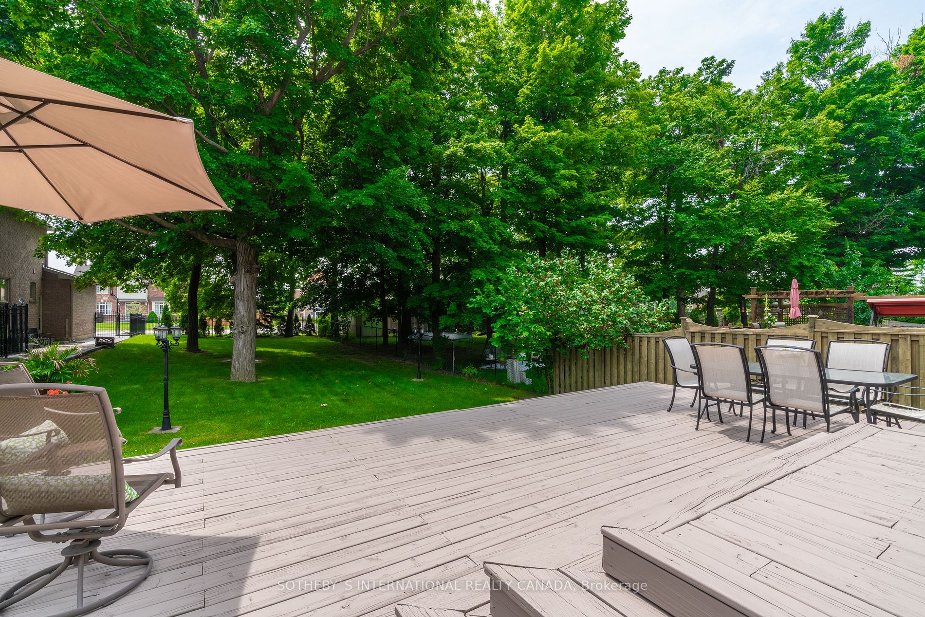49 Pine Hollow Crescent