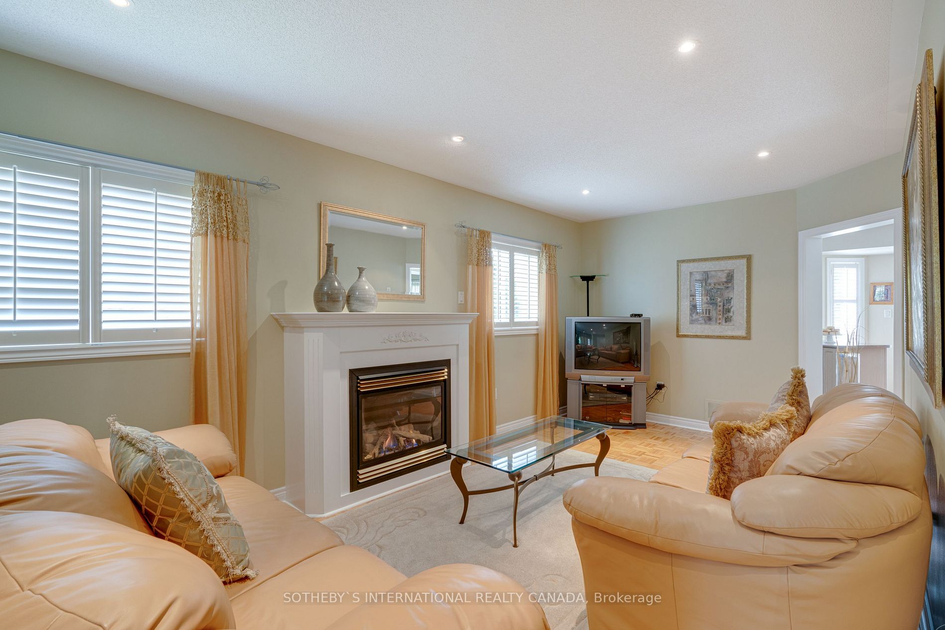 49 Pine Hollow Crescent