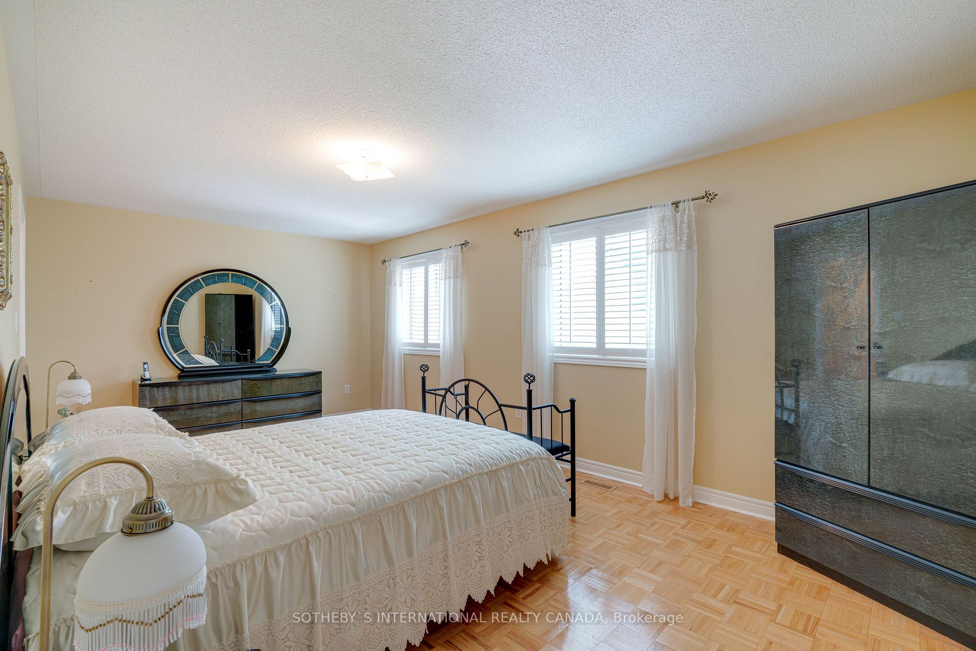 49 Pine Hollow Crescent