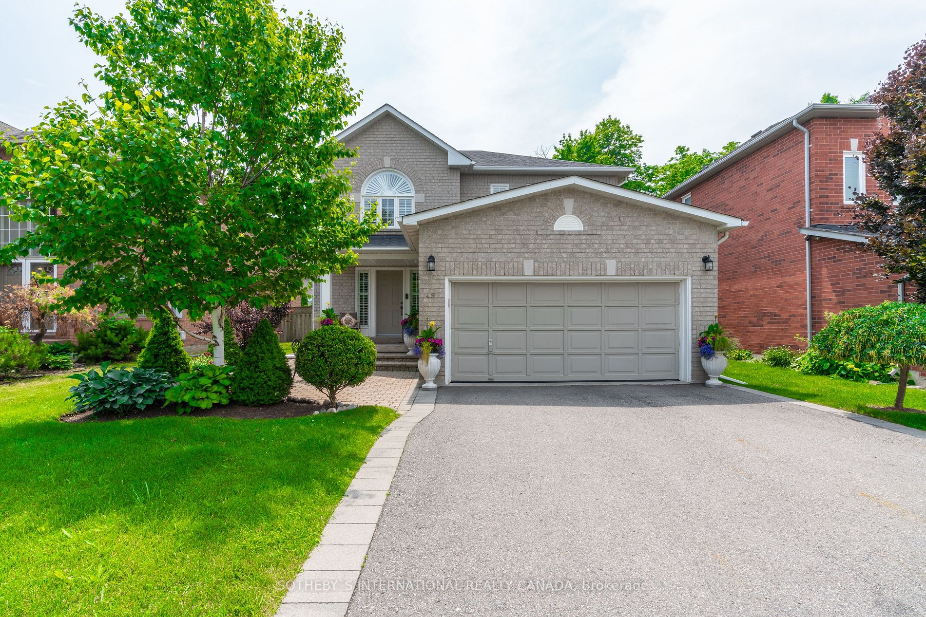 49 Pine Hollow Crescent