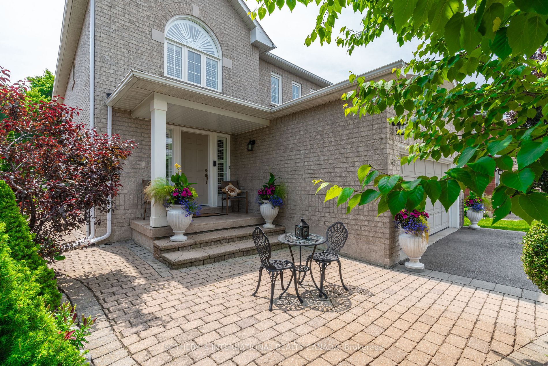 49 Pine Hollow Crescent