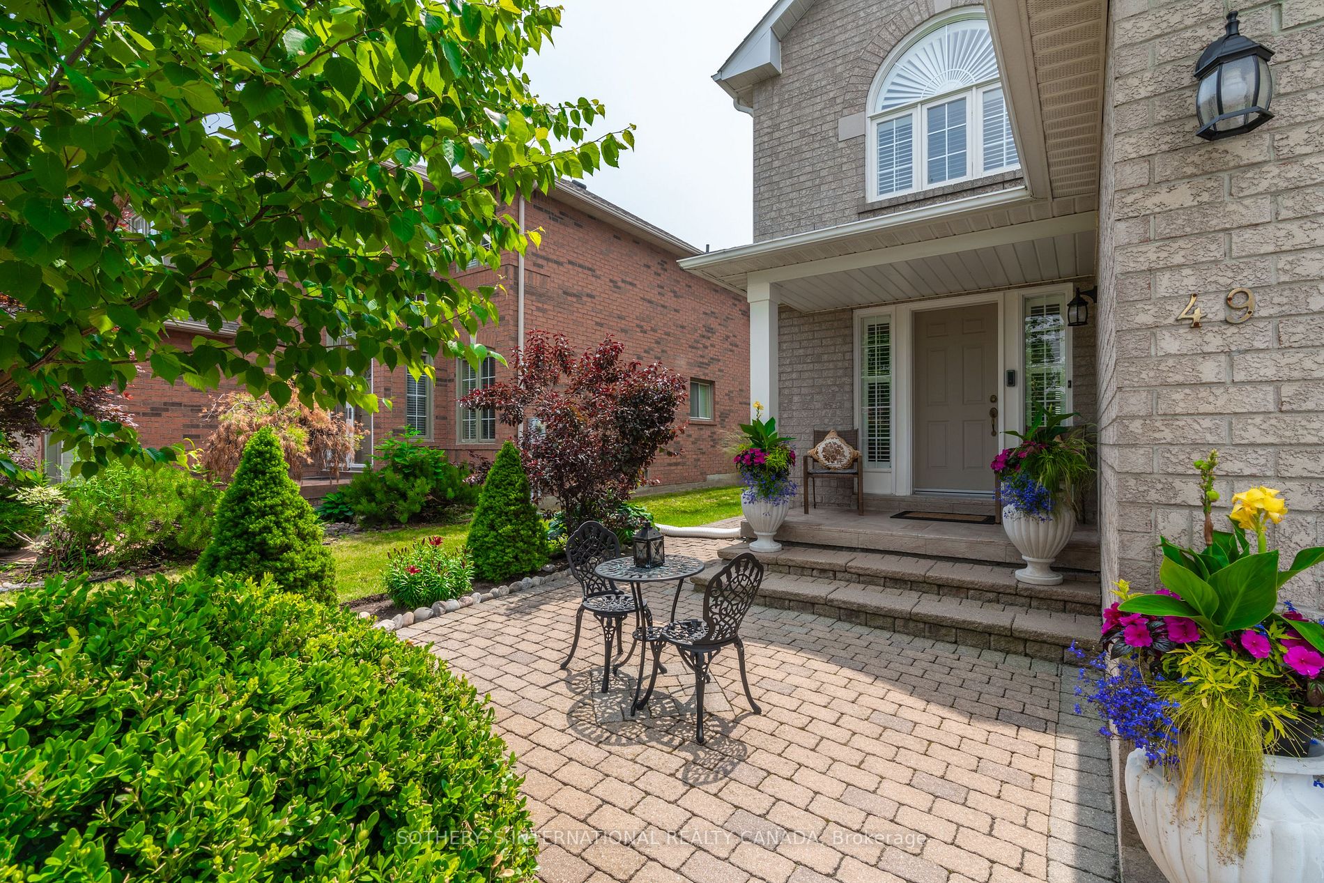 49 Pine Hollow Crescent