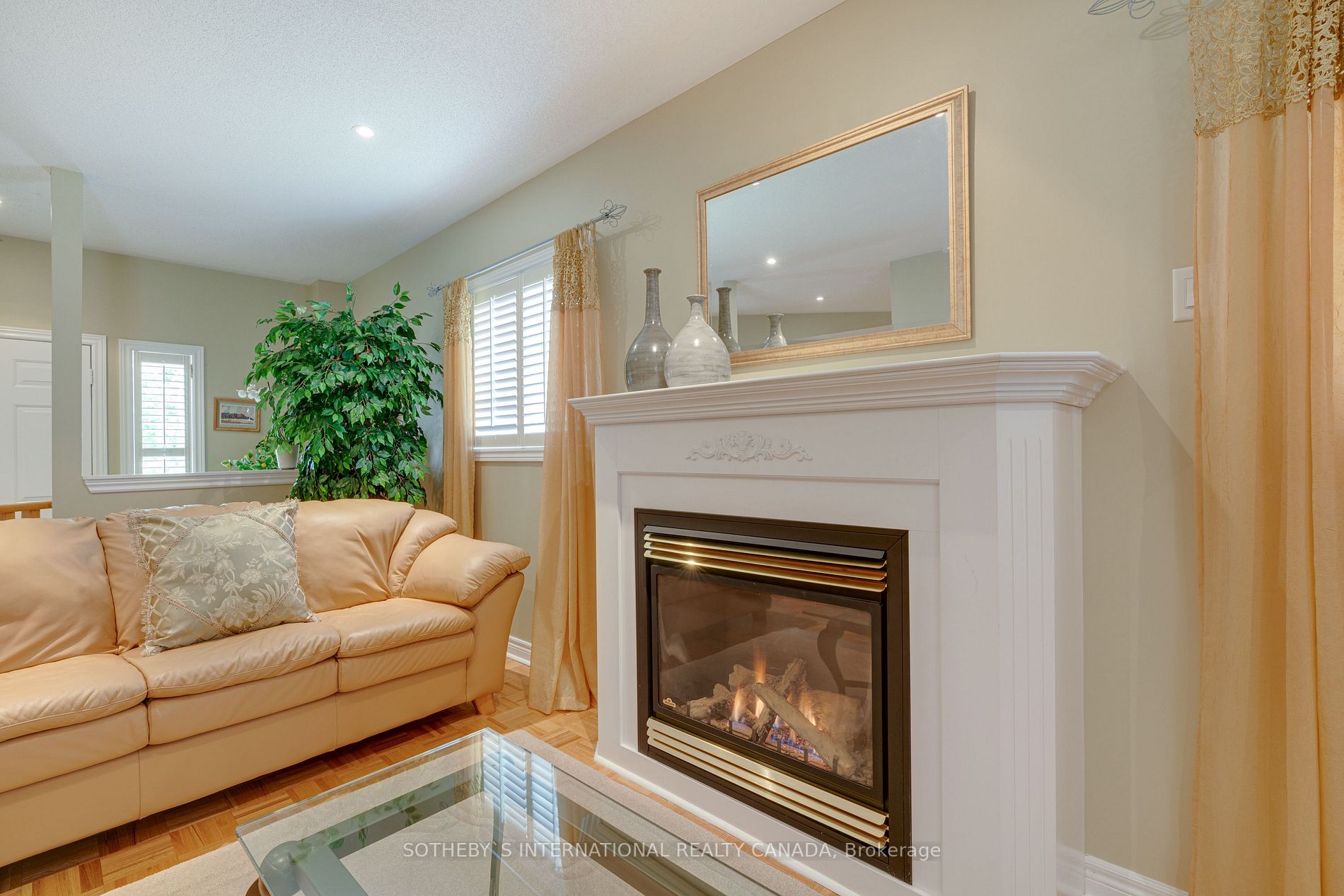 49 Pine Hollow Crescent