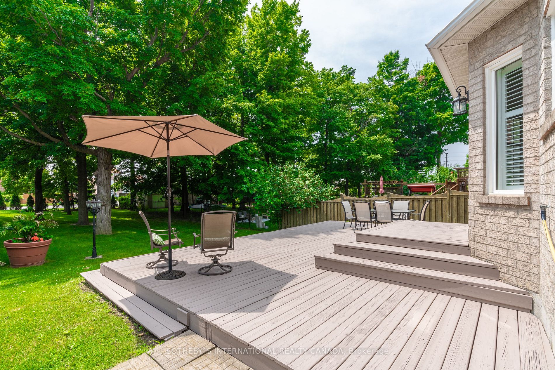 49 Pine Hollow Crescent